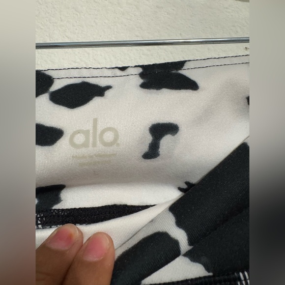 Alo Black and white graphic leggings - Picture 6 of 6